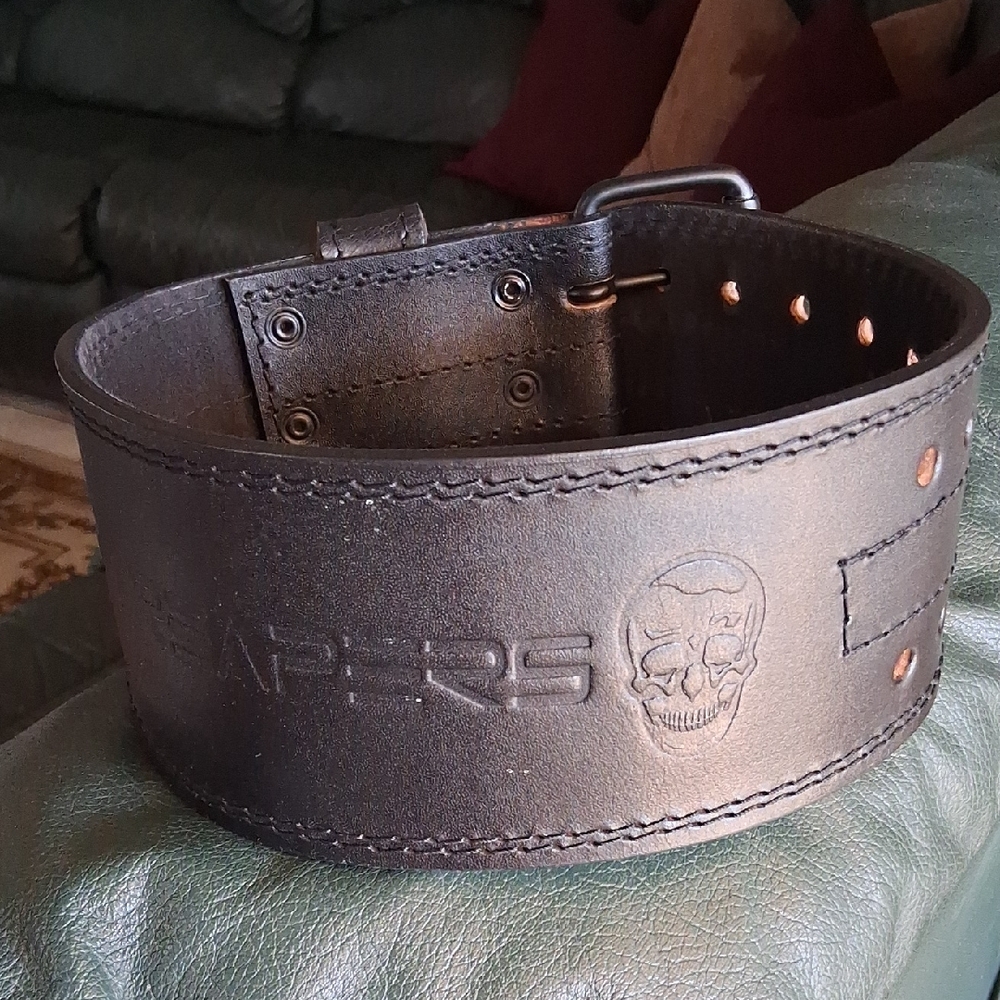 GYMREAPERS Black Leather Weightlifting Belt W/Embossed Skull Detail. Great Cond.